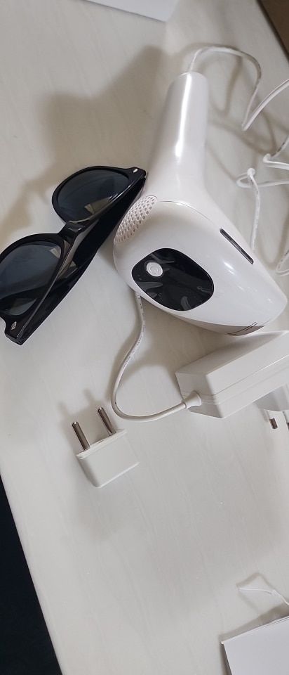 Customer photo review of 900000 Flashes Laser Epilator Permanent IPL Laser Hair Removal