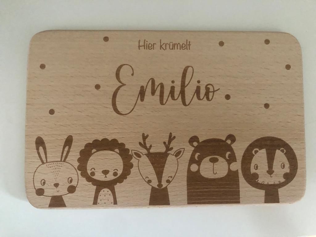 Customer photo review of Personalisiertes Frühstücksbrettchen Große Tierfamilie