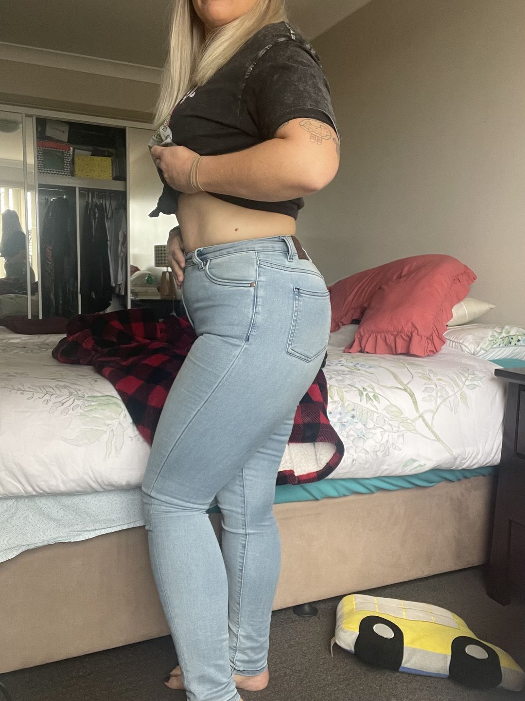 Customer photo review of Impact High Waisted Skinny Jeans - Ice