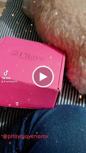 Customer video review of Aretes Flores de Primavera