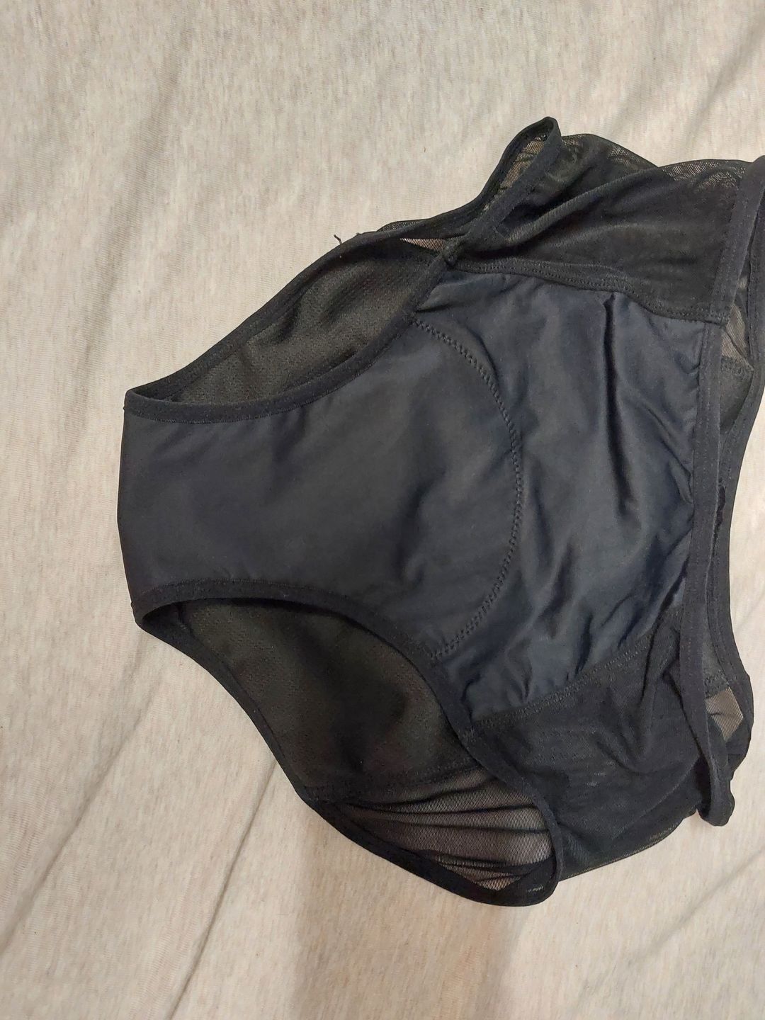 Customer photo review of Culotte Menstruelle gainante Clara (taille haute)