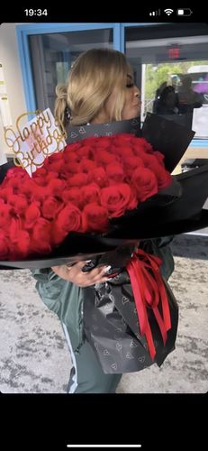 Customer photo review of 100 Red Rose Bouquet