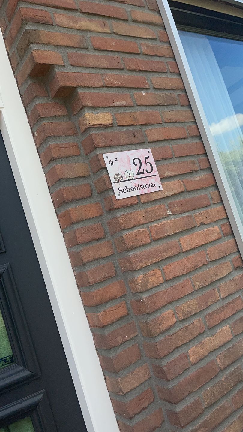 Customer photo review of Huisnummer met marmerlook - Gepersonaliseerd deurbordje