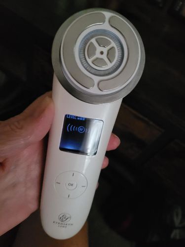 Customer photo review of EvenSkyn® Lumo: Premium Anti-Aging & Skin Tightening Handset