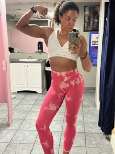 Customer photo review of Bubble Gum Pink Lightning Marble Scrunch Butt Leggings