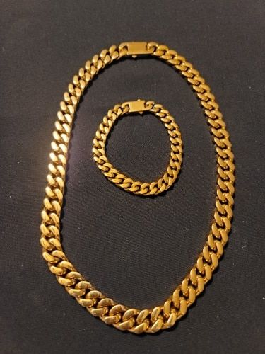 Customer photo review of 18k Gold Clasp Cuban Chain