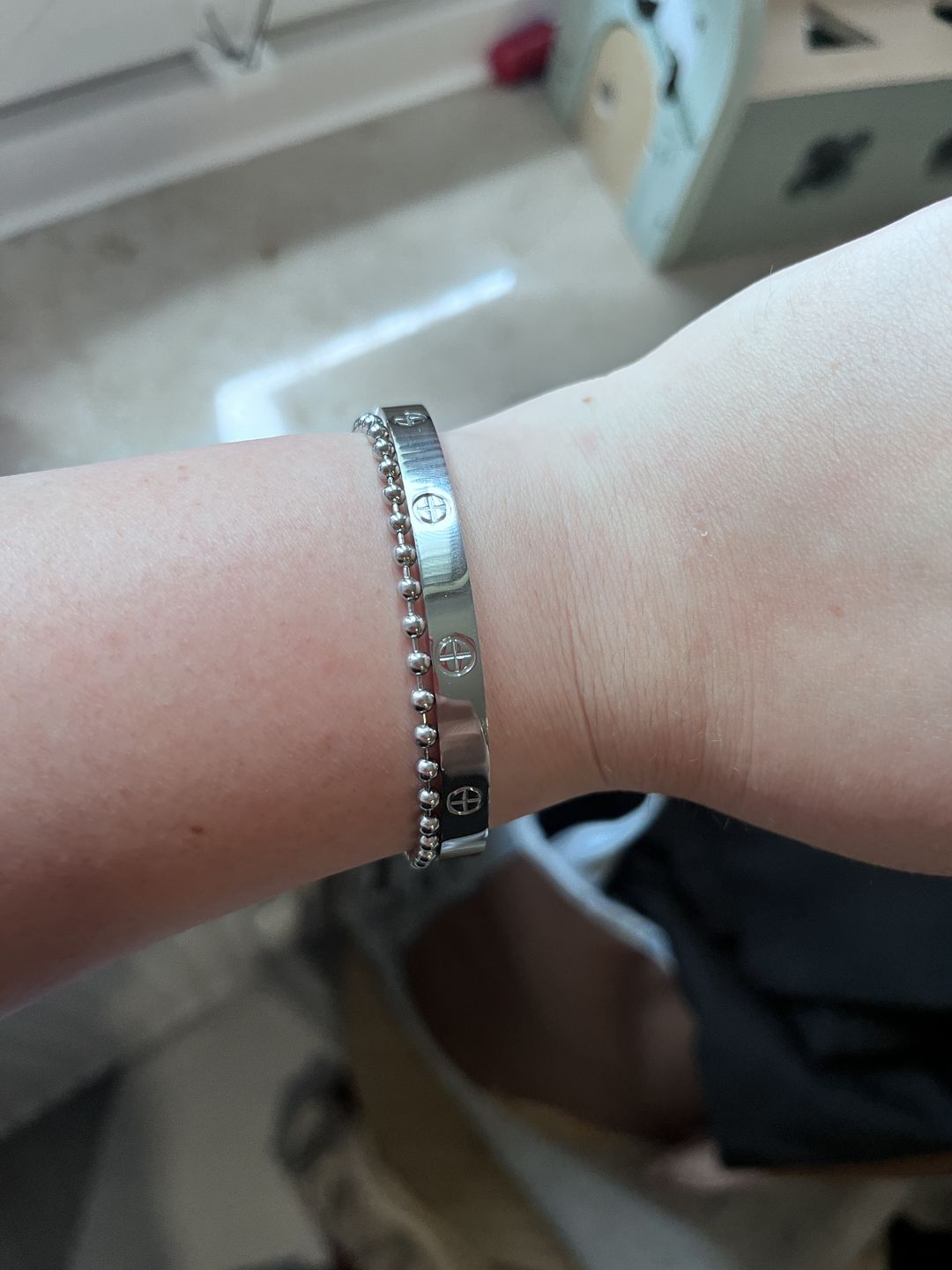 Customer photo review of Crossed Arianna Armreif | 18K vergoldet