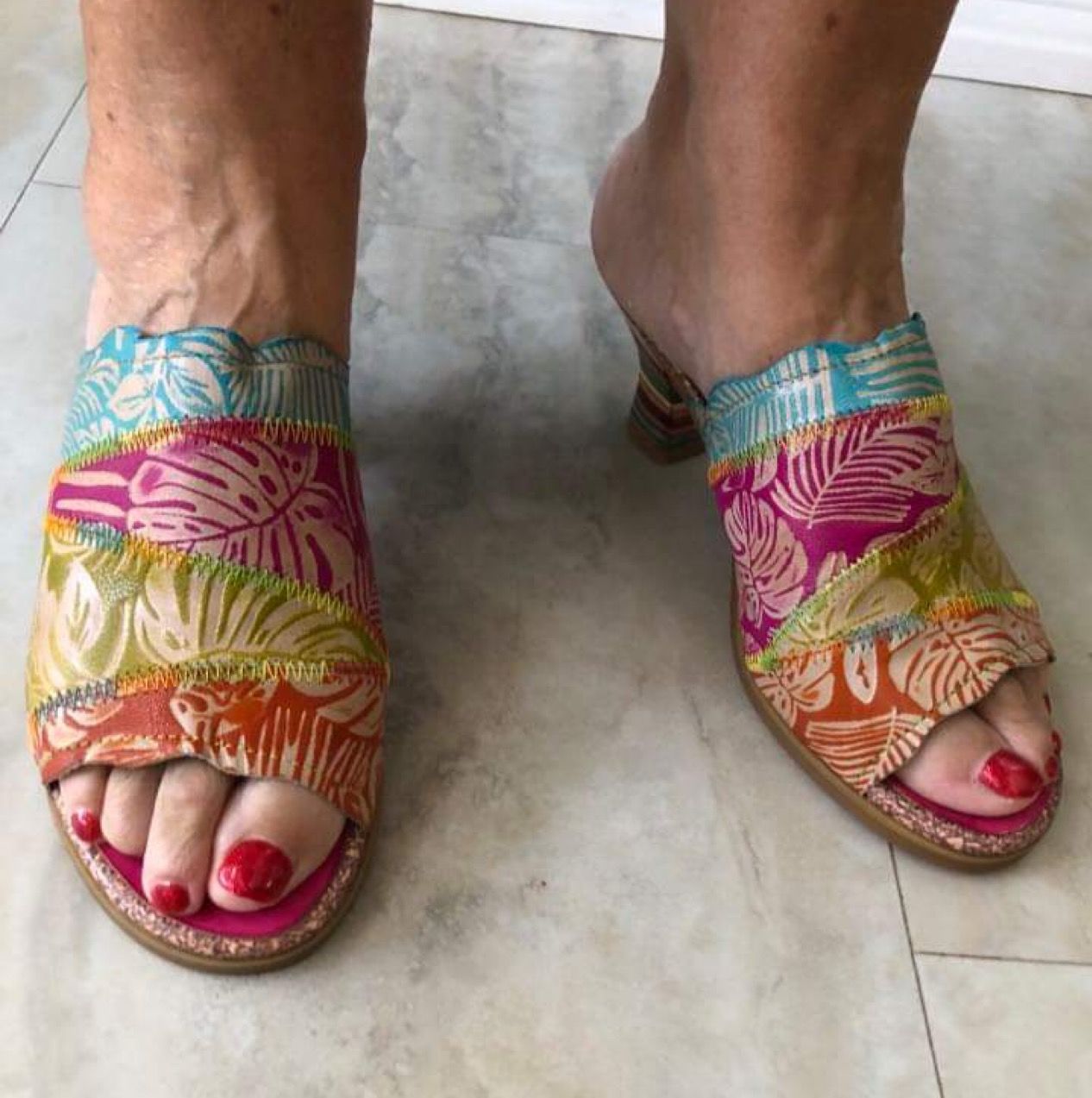 Customer photo review of Vintage Handmade Leather Color-block slippers