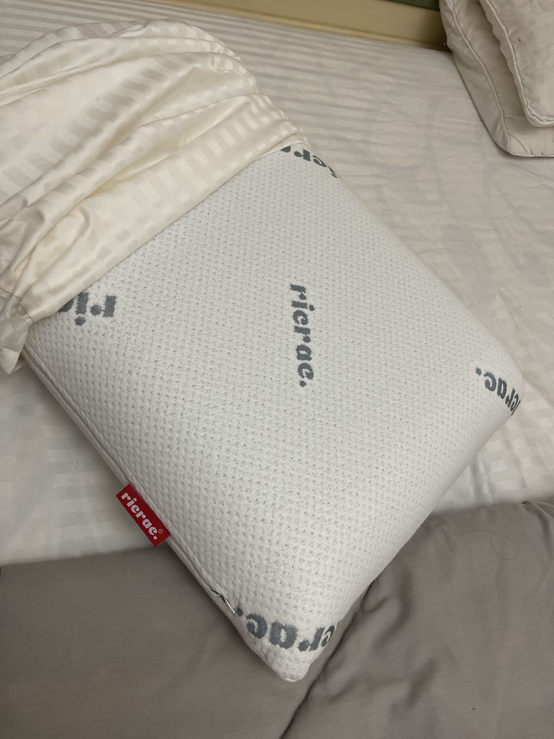 Customer photo review of Cooling Memory Foam Gel Pillow- Medium