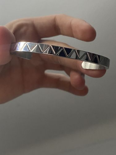 Reseña con foto de un cliente sobre Brazalete Geometric