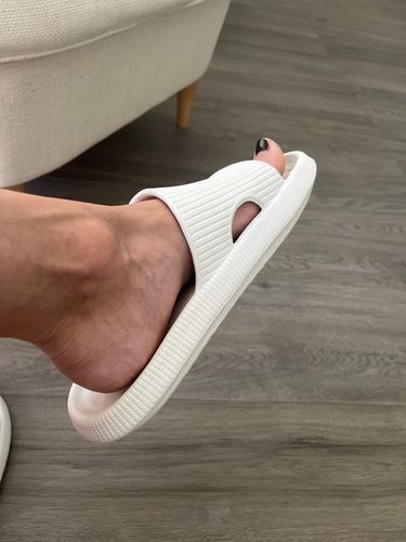 Customer photo review of revitalCare. - Cloud Hausschuhe für schmerzfreie Füße