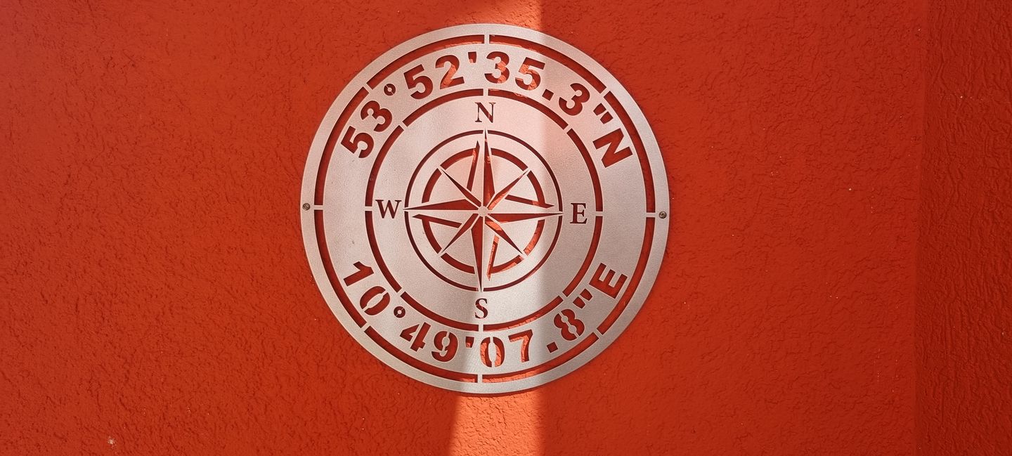 Customer photo review of Wanddekoration Kompass mit Koordinaten für Innen-und Außenbereich-personalisierbar