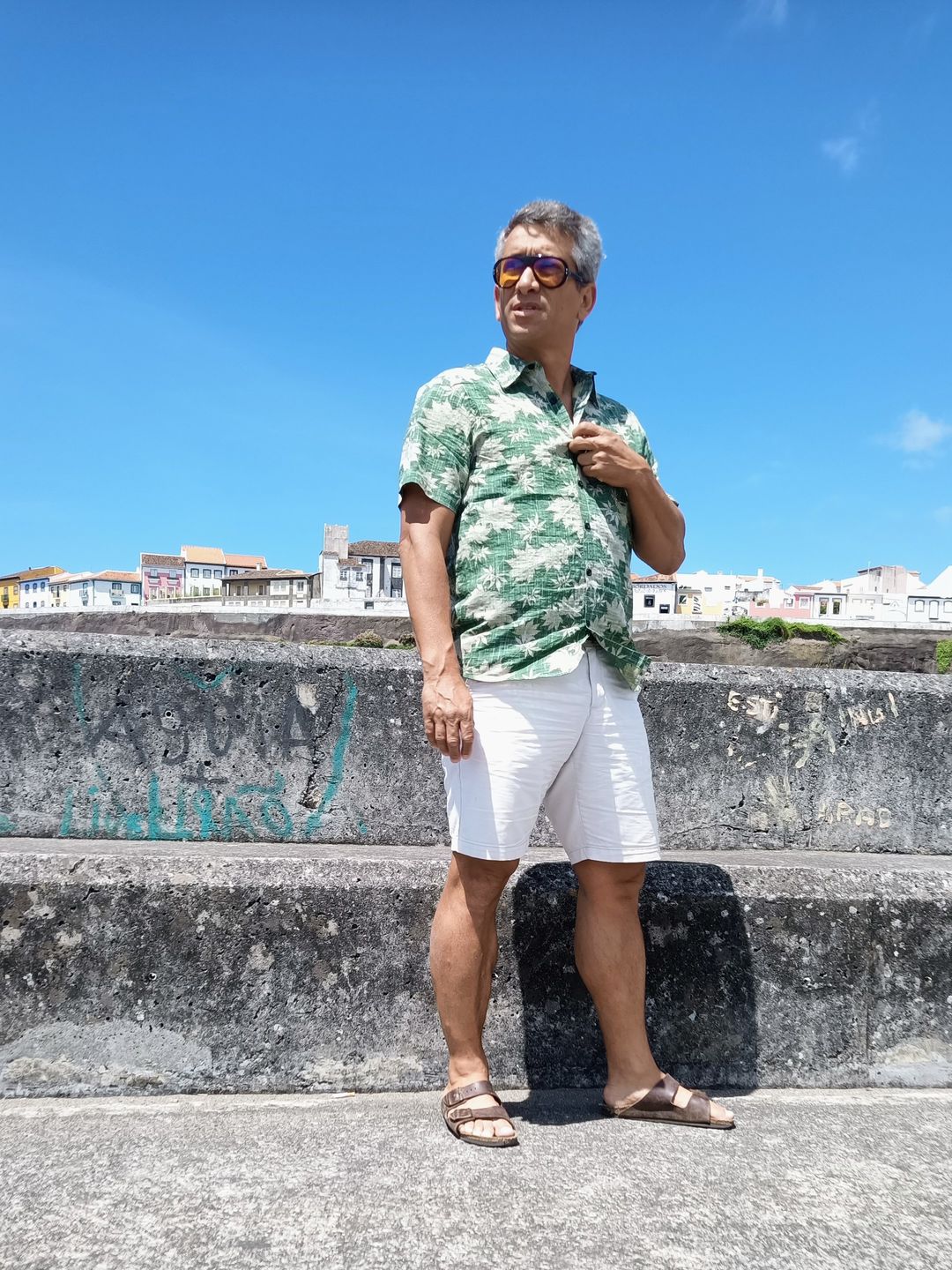 Customer photo review of Chemise hawaïenne décontractée à poche pour hommes