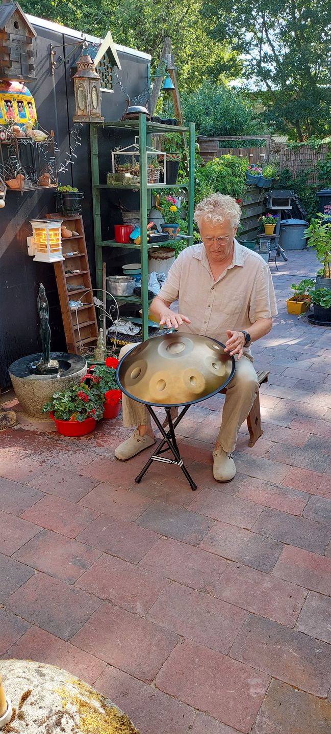 Customer photo review of AS TEMAN Handpan Pure Golden 9 Notes D Minor Scale Hangdrum with gift set