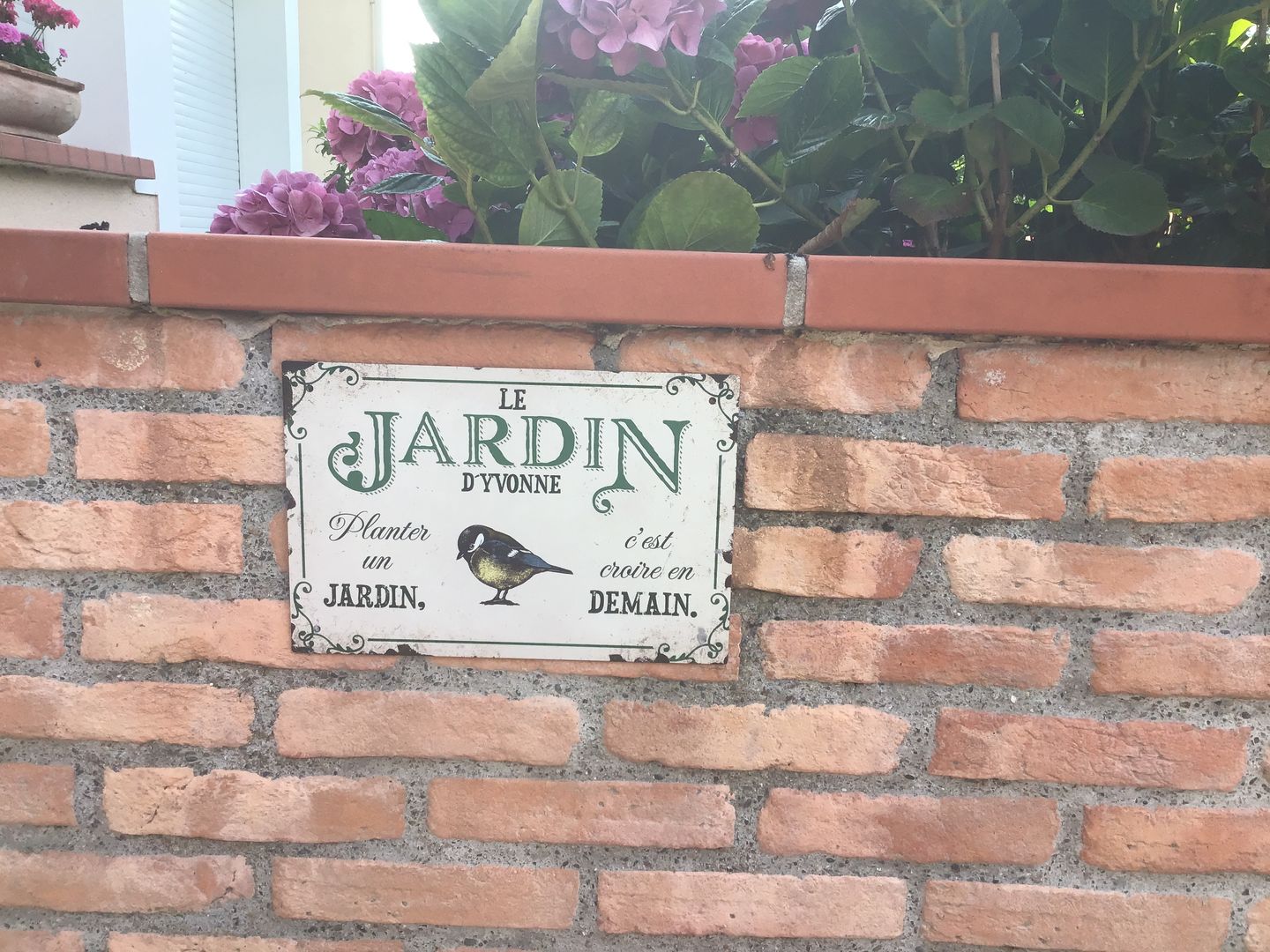 Customer photo review of Joie dans le jardin - Plaque de porte personnalisée