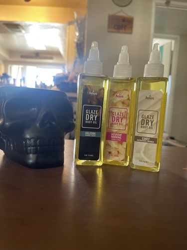Customer photo review of TREAT ME GLAZE DRY BODY OIL | MINI TRIO | DALGONA, SATURDAY MORNING + CAKEY