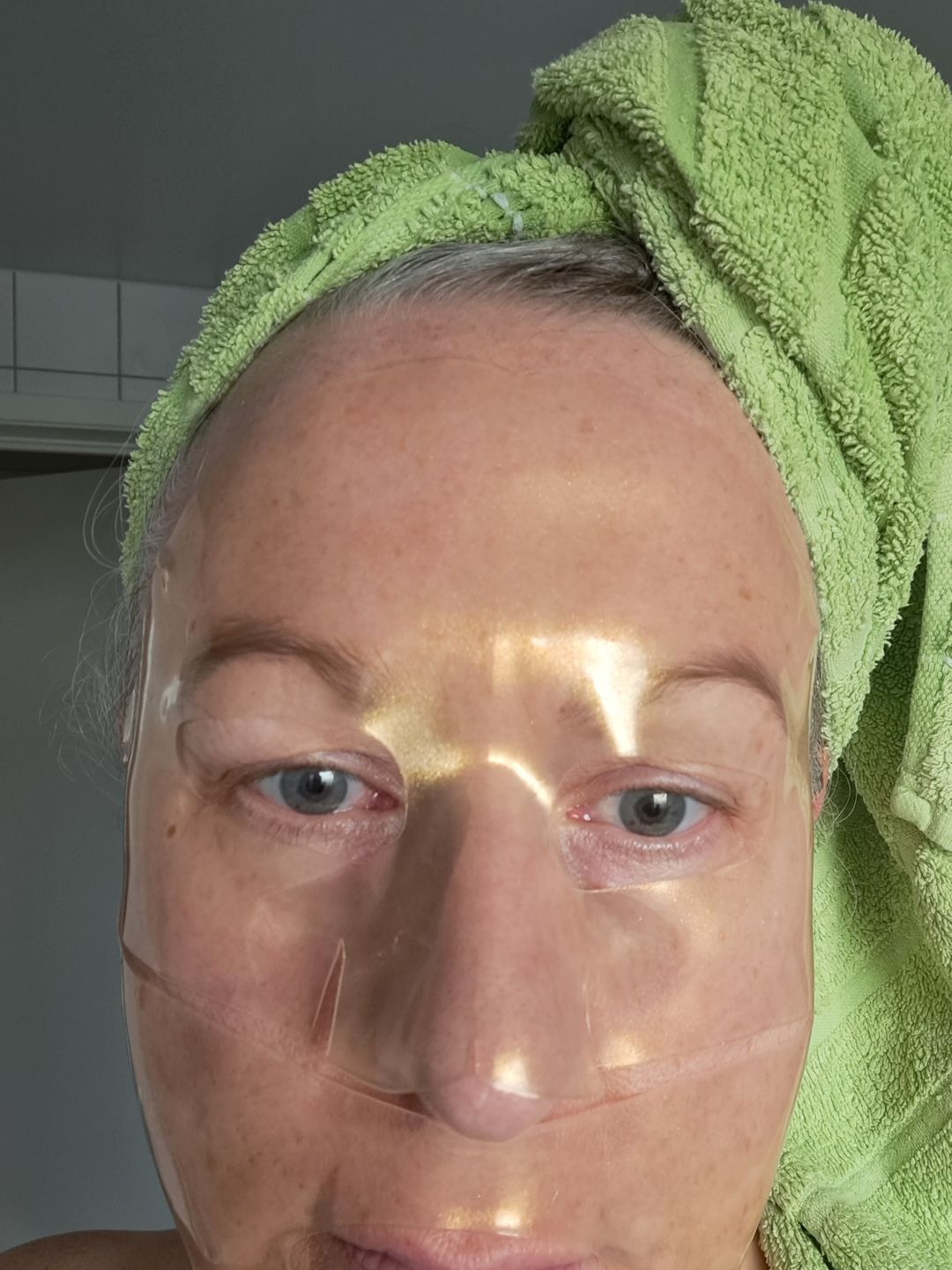 Customer photo review of Petitfee Black pearl & gold Hydrogel ansiktsmaske (5 stk)