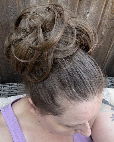 Customer photo review of JuvaBun Messy Bun 2.0
