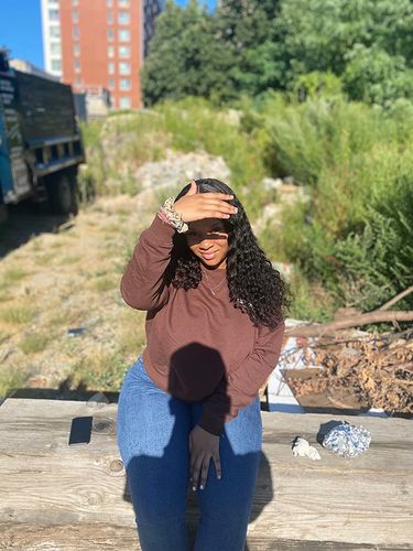 Customer photo review of Melting! Glueless Curly Swiss HD Undetectable Lace 5x5 HD Lace Closure Wig