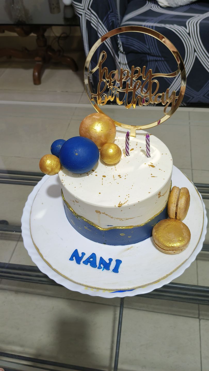 Customer photo review of Gold Splash Blue Cake