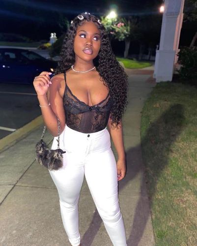 Customer photo review of Melting! Glueless Curly Swiss HD Undetectable Lace 5x5 HD Lace Closure Wig