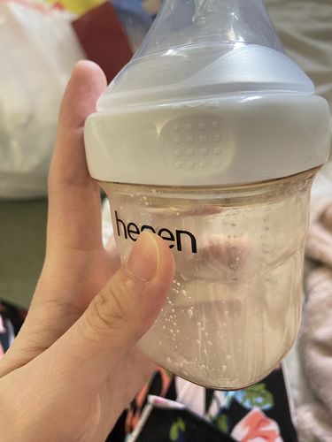 Customer photo review of Hegen PCTO™ 240ml/8oz Feeding Bottle PPSU, 2-Pack with 2 x Medium Flow Nipple (3 to 6 months)