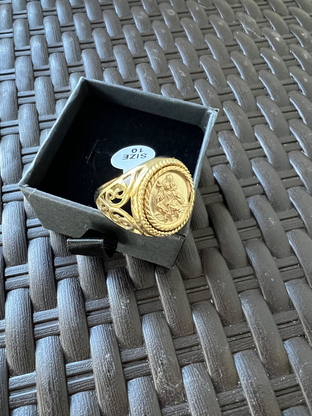 Customer photo review of Anillo St. Christopher Gold Victorian Edition Electroplatinado Oro 18k