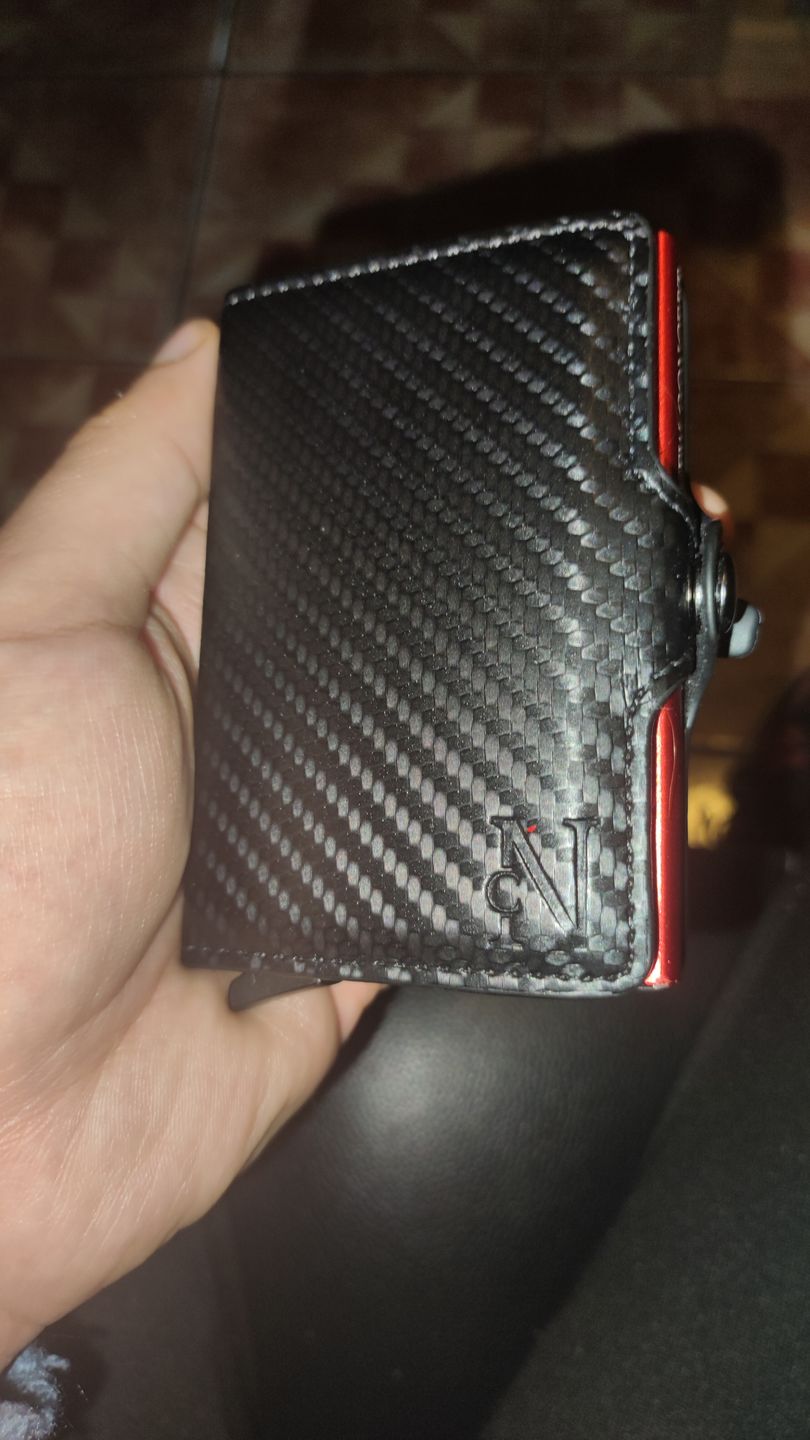 Customer photo review of Billetera New Concept Fiberflex Black & Red
