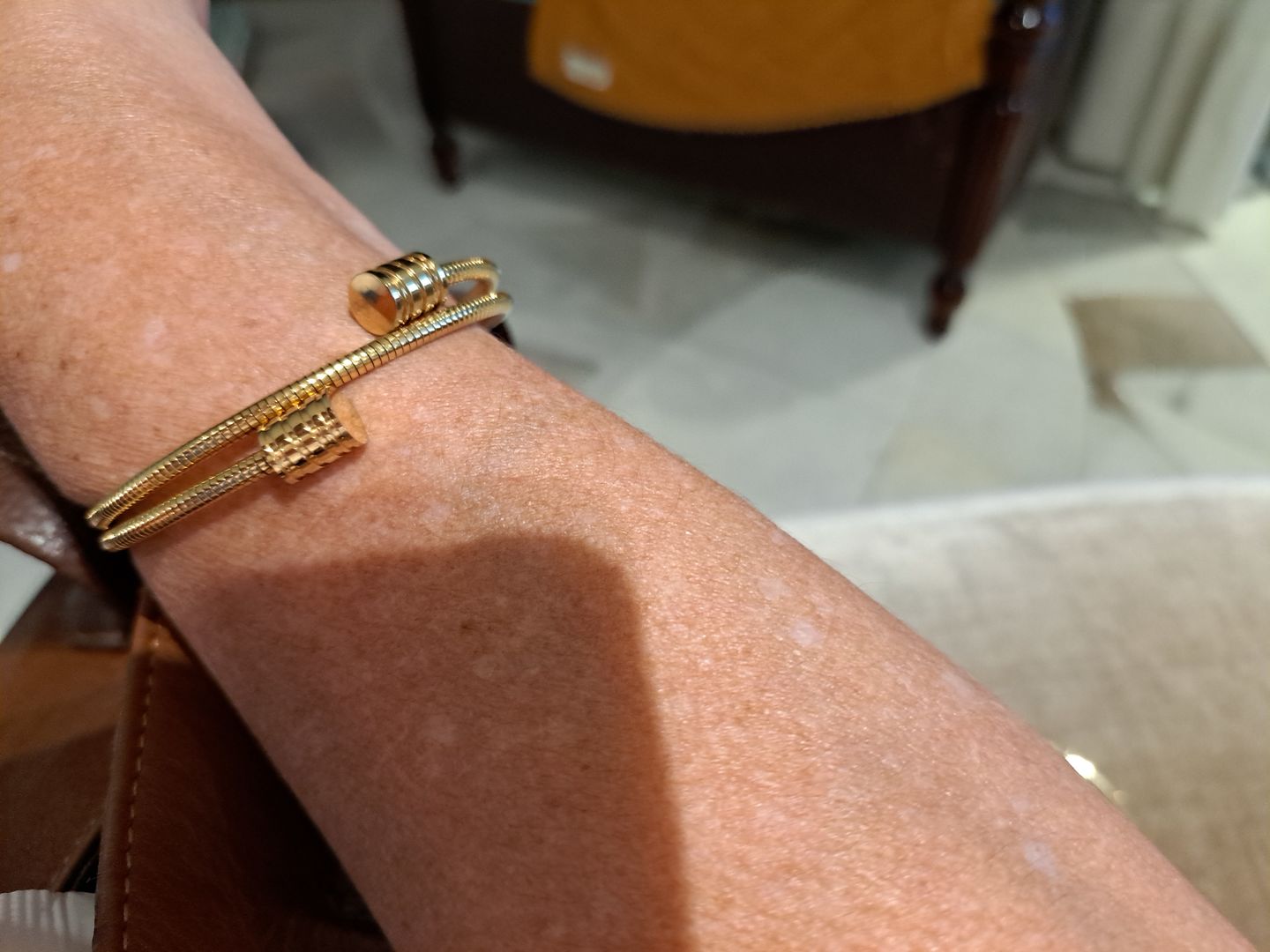 Customer photo review of Pulseira Espiral Tríplice Banhada em Ouro 18K