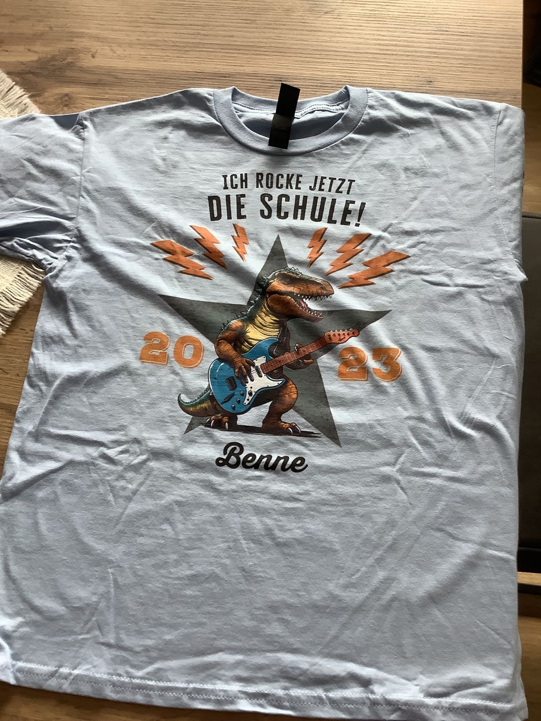 Customer photo review of Schule rocken - Personalisiertes Kinder T-Shirt