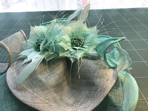 Customer photo review of Teardrop stripped coq 10 assorted feathers 17 to 25cm, millinery fascinator hats CO017