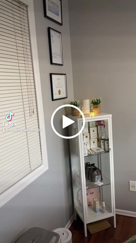 Customer video review of CosmoGlo Original Light Bundle + Phone Clip