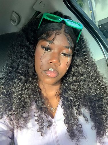 Customer photo review of Melting! Glueless Curly Swiss HD Undetectable Lace 5x5 HD Lace Closure Wig