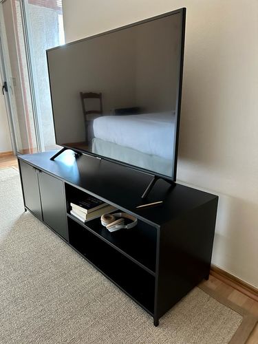 Customer photo review of Rack TV puerta 140 metal Black