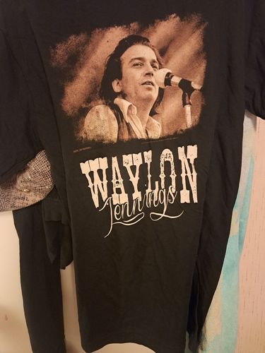 Customer photo review of Jim Marshall Waylon Jennings Picture Script Photo Tee