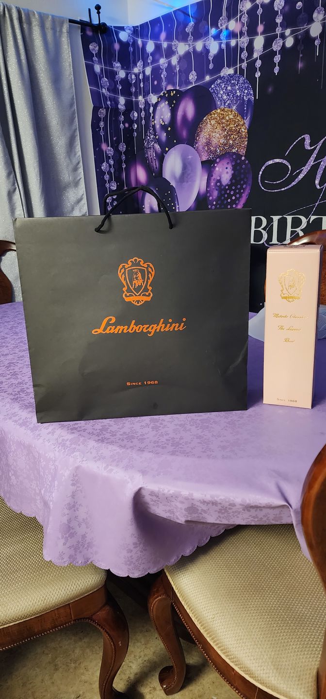 Customer photo review of Lamborghini Rosè "The Legend" with Gift Set & Wine Glasses