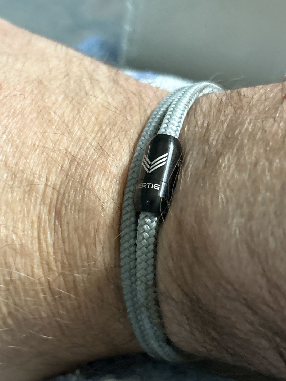 Customer photo review of Vertig Magnetic Paracord Bracelet Grey