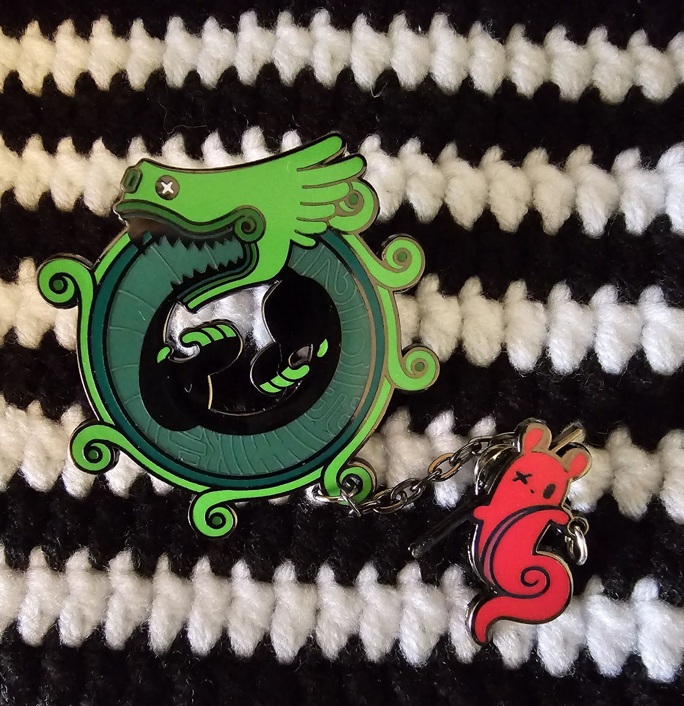 Customer photo review of Rain World - Green Lizard Hanger Pin