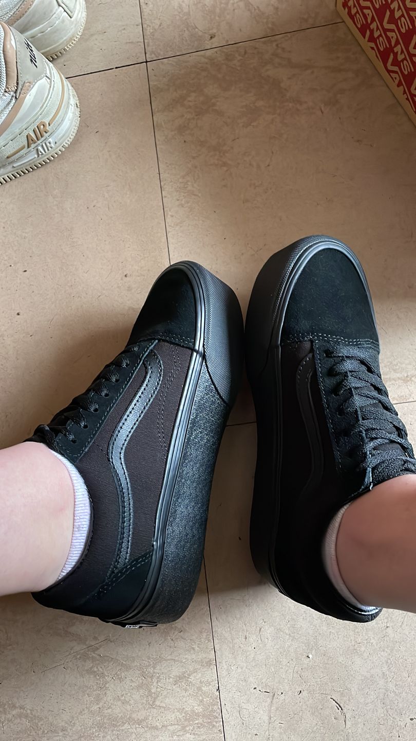 Customer photo review of Zapatilla Vans Old Skool Stackform Mujer Mono Negro