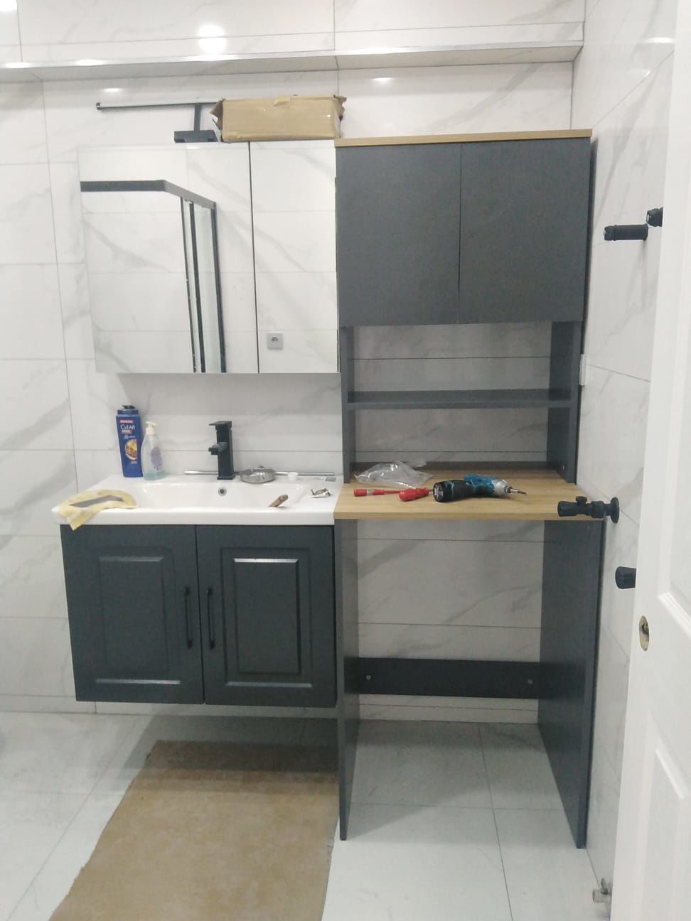 Customer photo review of Rani KD101 Çamaşır Makinesi Dolabı 3 Raflı Kapaklı Banyo Dolabı Antrasit - Sepet Ceviz