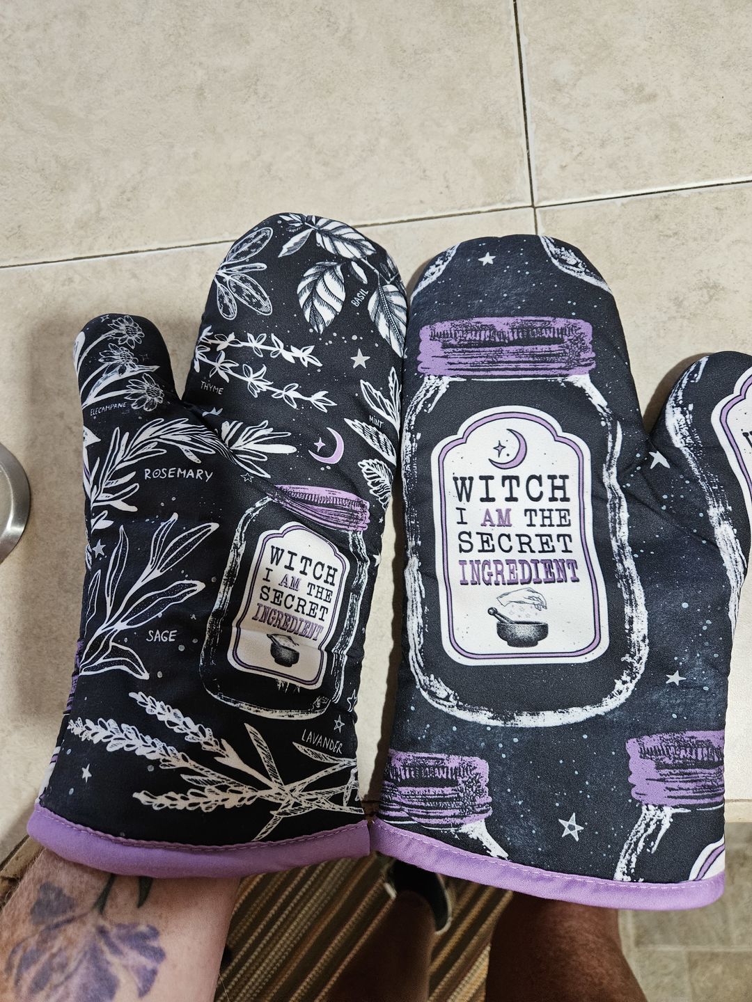 Customer photo review of Kitchen Witch Oven Mitt Set