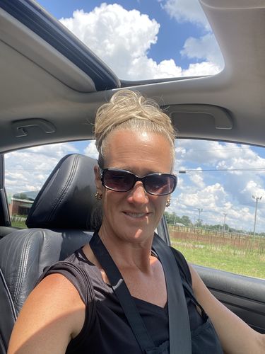 Customer photo review of JuvaBun Messy Bun 2.0