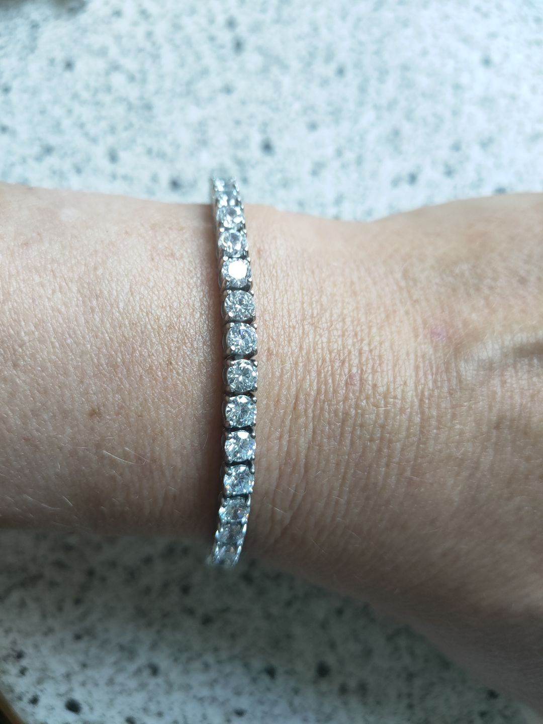 Customer photo review of TENNISBOY BRACELET. - 4MM WHITE GOLD