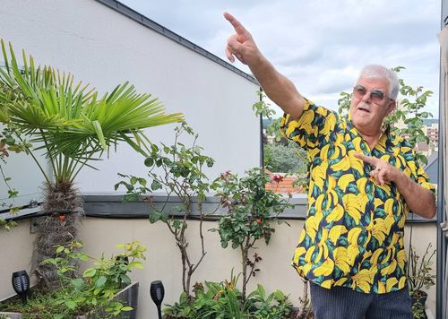 Customer photo review of Chemise hawaïenne Aloha tropicale boutonnée en coton banane pour homme