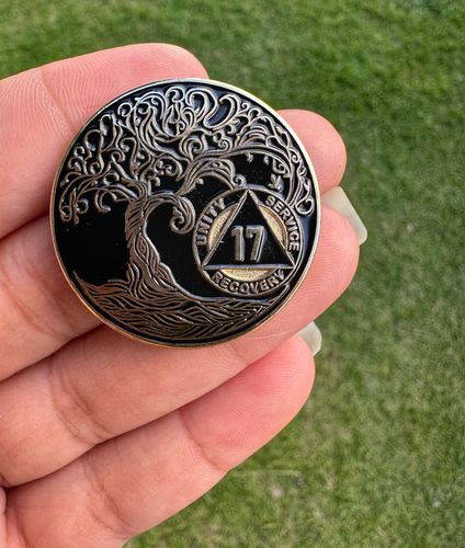 Customer photo review of 1 to 65 Year Sobriety Mint Twisted Tree of Life Gold Plated AA Recovery Medallion/Chip/Coin - Black