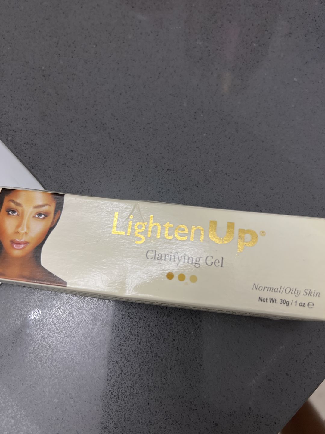 Customer photo review of Omic LightenUp Anti-Aging Clarifying Gel - 30g / 1 Oz