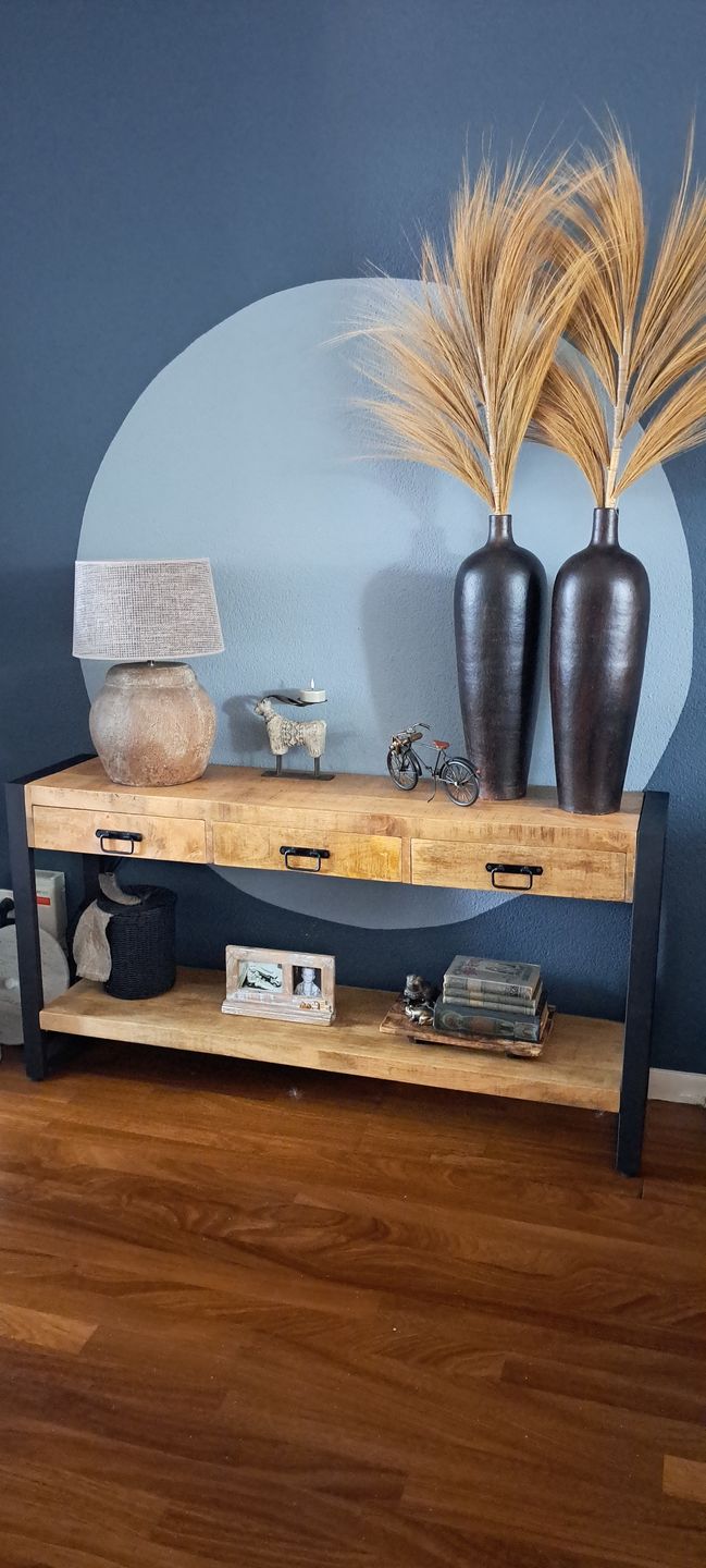 Customer photo review of Sidetable mangohout met lades en zwarte handgrepen | Mangohout en Staal | 150x35x76cm