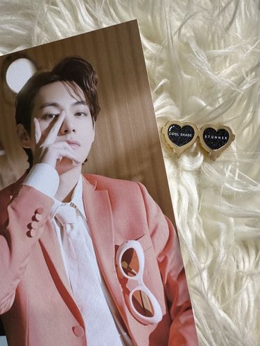 Customer photo review of Butter Sunnies Pin