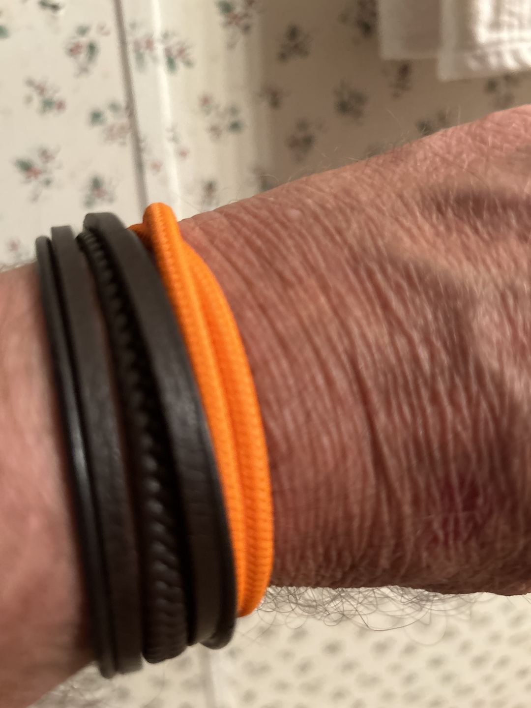 Customer photo review of Vertig Magnetic Paracord Bracelet Orange