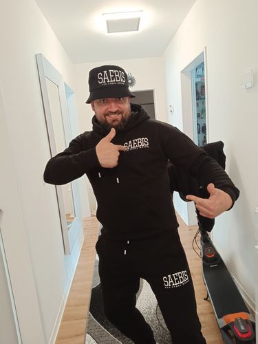 Customer photo review of Lifestyle Herren Hoodie schwarz mit Stickerei by SAEBIS®